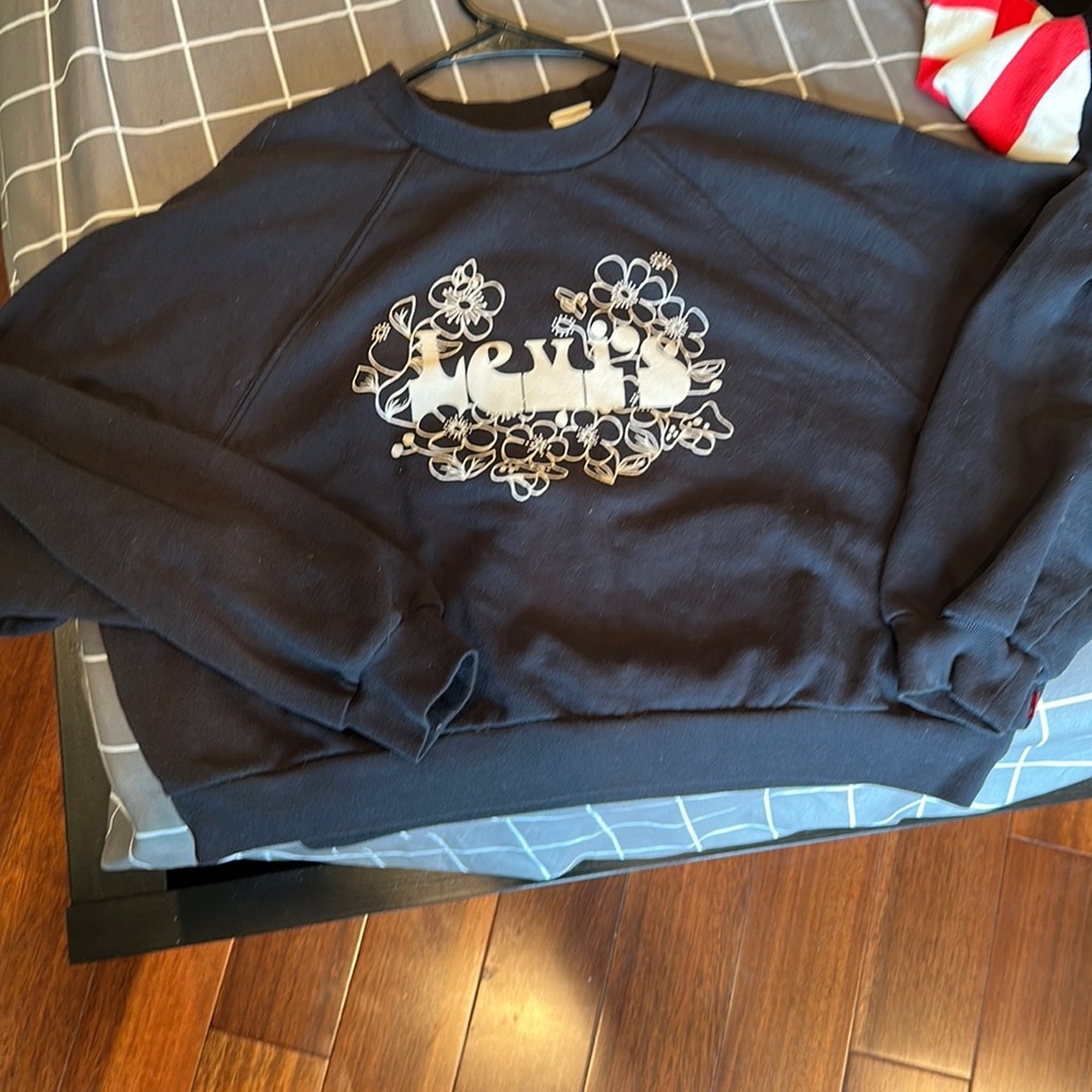 Levi’s sweatshirt
